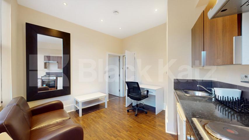 Modern one bed set within a large period house mins to tube and shops Sutherland Avenue, Maida Vale